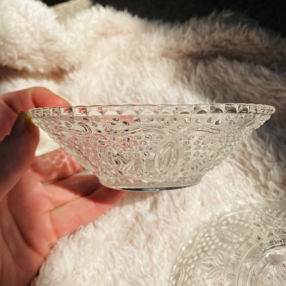 Glass textured dish 🤍